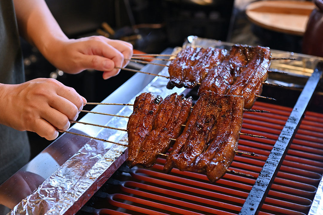 その日厳選した鰻を一尾一尾丁寧に焼き上げる関西風うなぎ